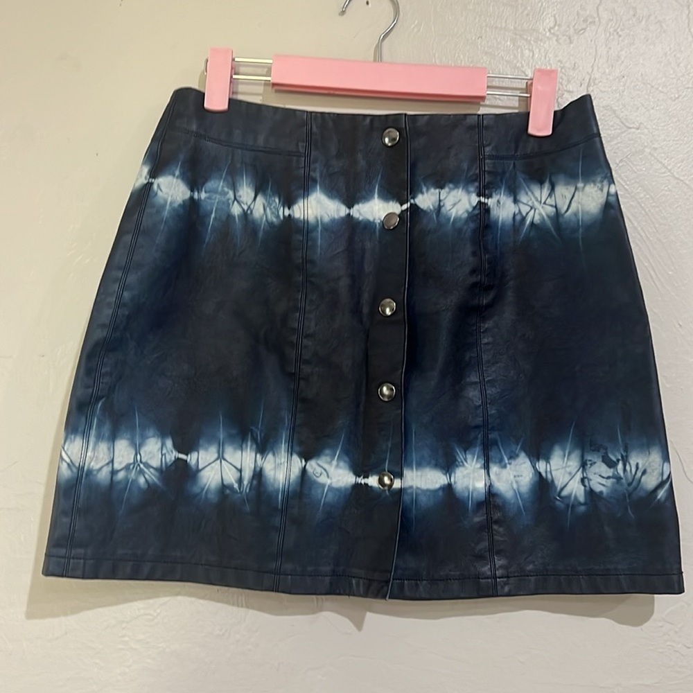 ZARA FAUX LEATHER TIE DYED MINI SKIRT ….. 379 - Picture 4 of 10